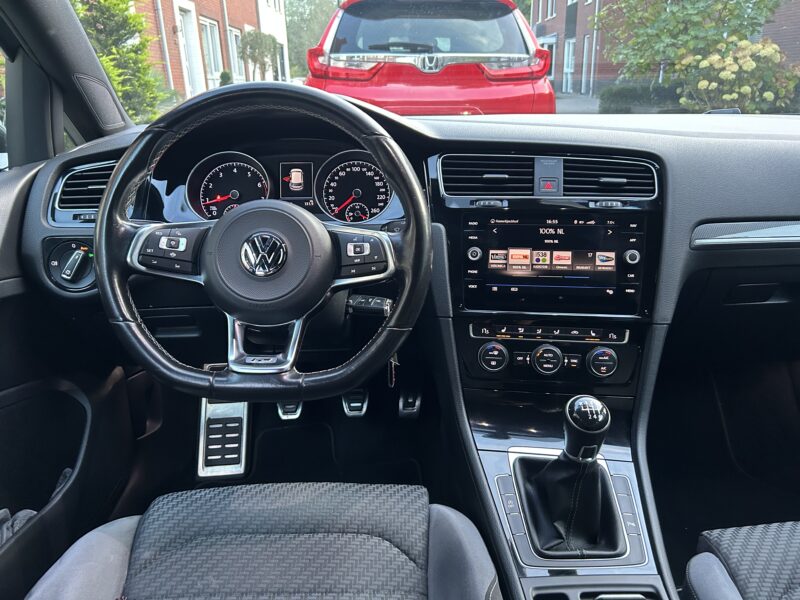 Volkswagen Golf 1.4 TSI 125pk 5D 2017 Grijs 2x R-line