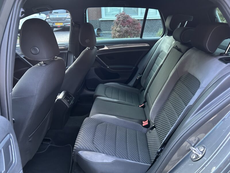 Volkswagen Golf 1.4 TSI 125pk 5D 2017 Grijs 2x R-line