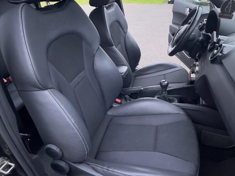 Audi A1 1.2 Tfsi (donkergrijs) Sportback PRO 2x S-Line